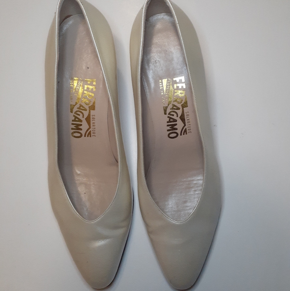 Salvatore Ferragamo leather size 8 shoes